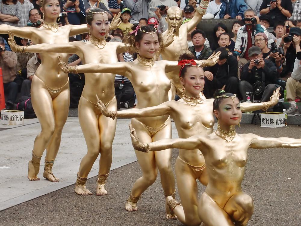 25P Chinese girls- Gold paint- Hot Public Tits and Ass