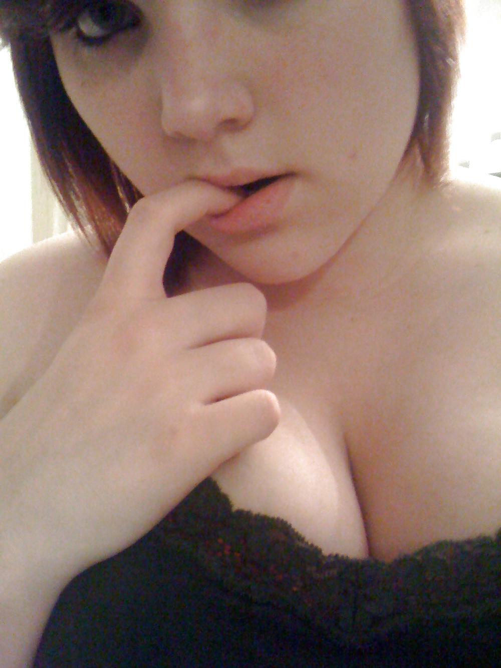 25P Curvy Cutie Redhead :)