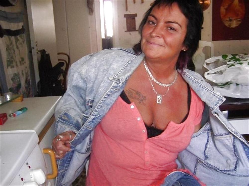 8P Super-duper MILF! (Sausage in her Pussy)