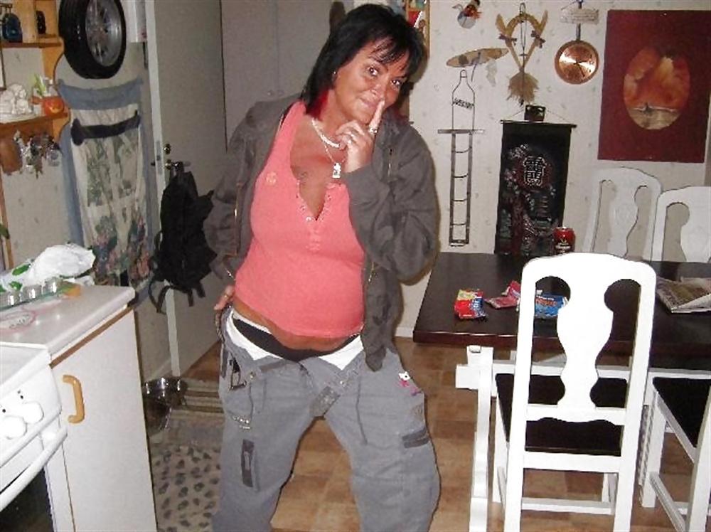 8P Super-duper MILF! (Sausage in her Pussy)