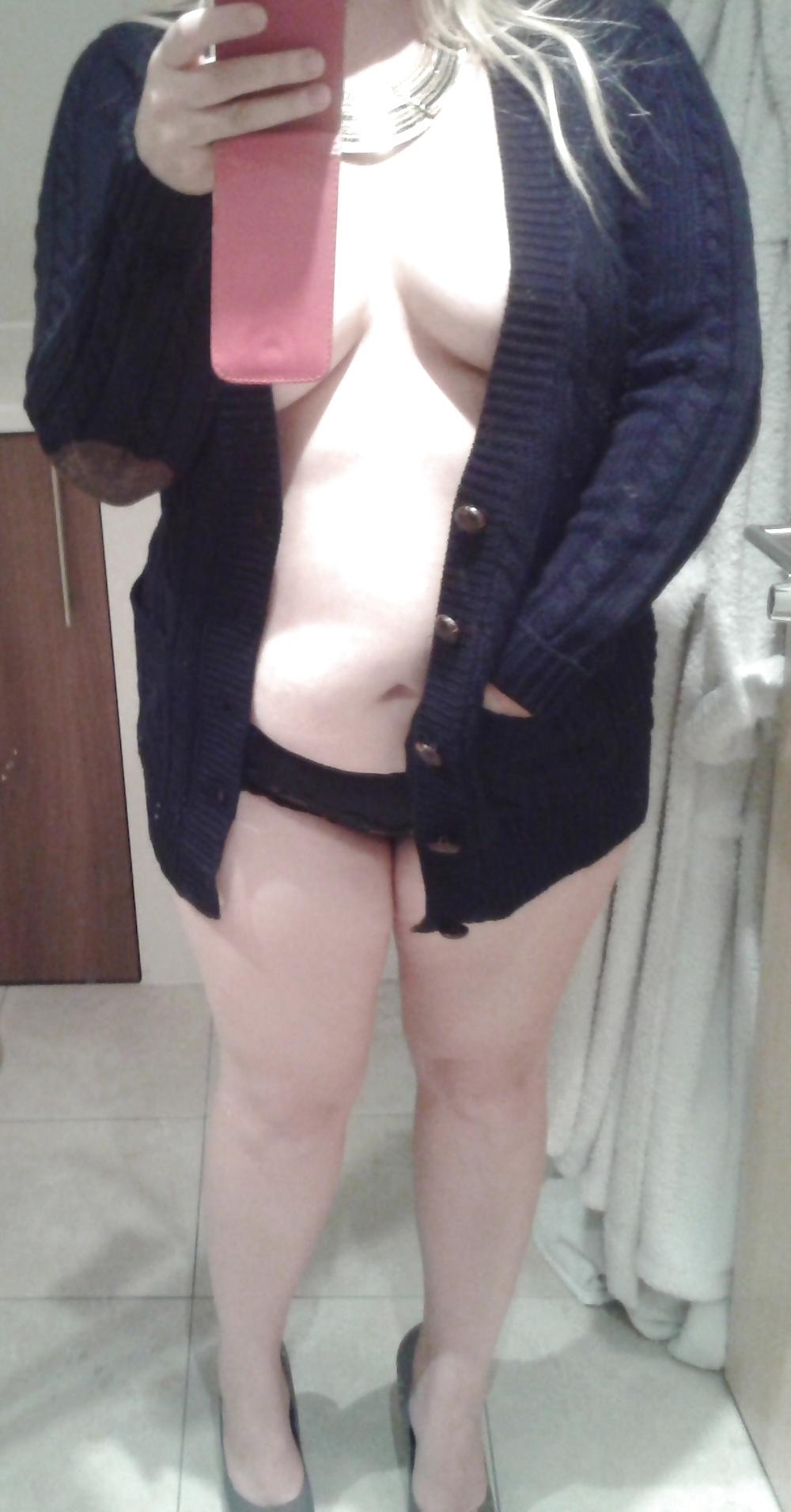 25P Private Pics to her Bull