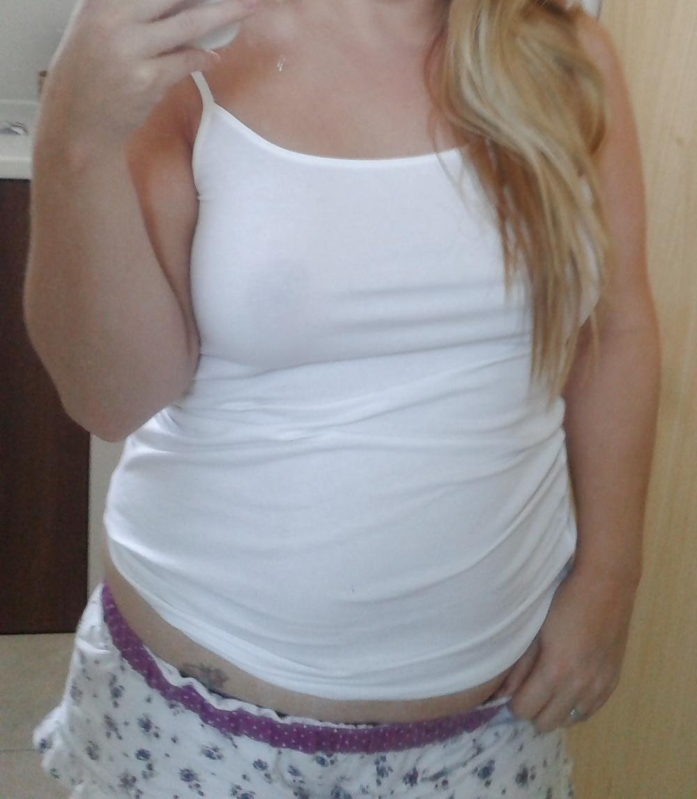 25P Private Pics to her Bull