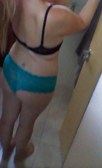 25P Private Pics to her Bull