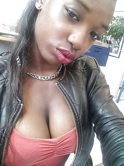 25P Thick lady