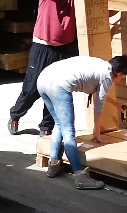 10P Amazing ass in tight jeans! 