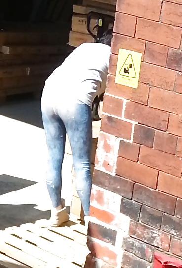 10P Amazing ass in tight jeans! 