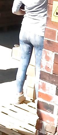 10P Amazing ass in tight jeans! 