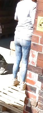 10P Amazing ass in tight jeans! 