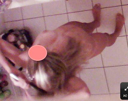 25P Hidden cam - Teen in bathroom