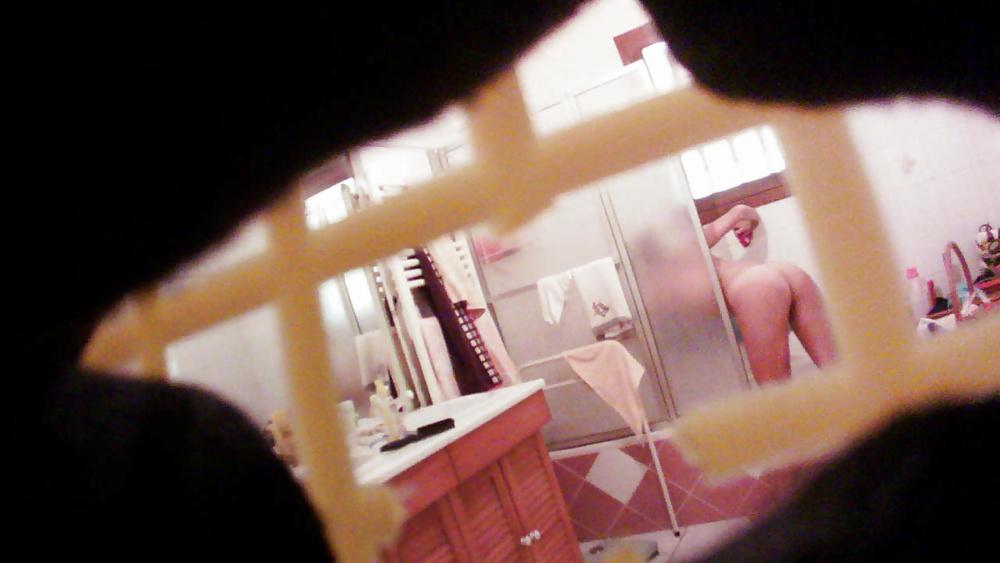 25P Hidden cam - Teen in bathroom