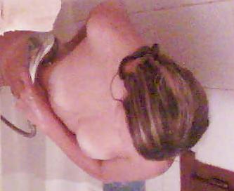 25P Hidden cam - Teen in bathroom