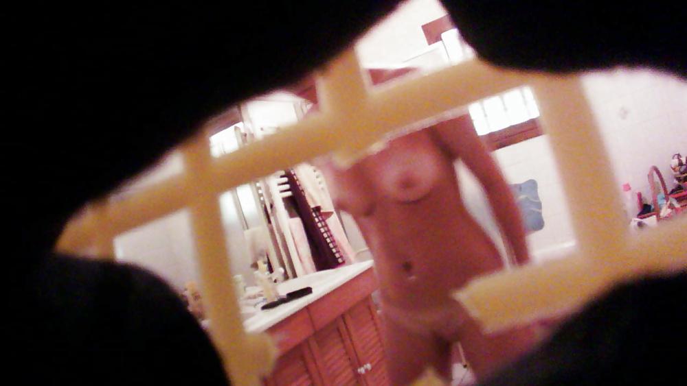 25P Hidden cam - Teen in bathroom