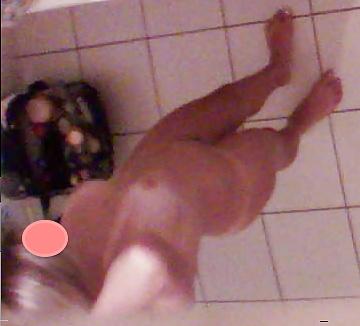25P Hidden cam - Teen in bathroom
