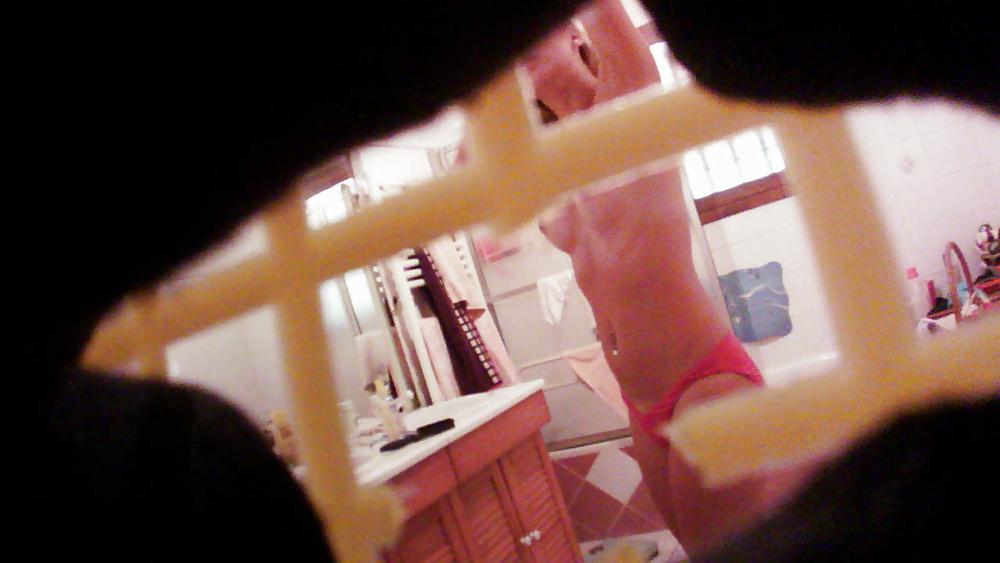 25P Hidden cam - Teen in bathroom