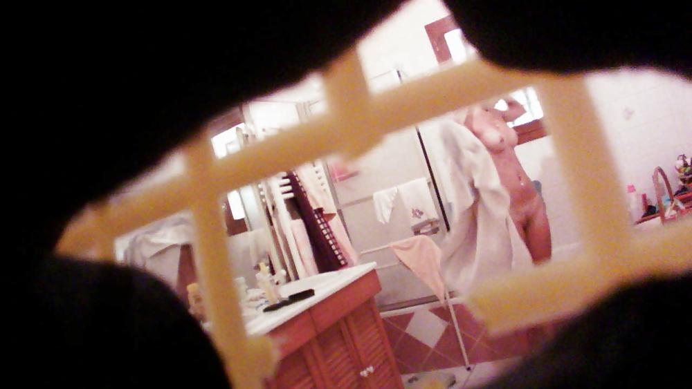 25P Hidden cam - Teen in bathroom