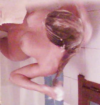 25P Hidden cam - Teen in bathroom