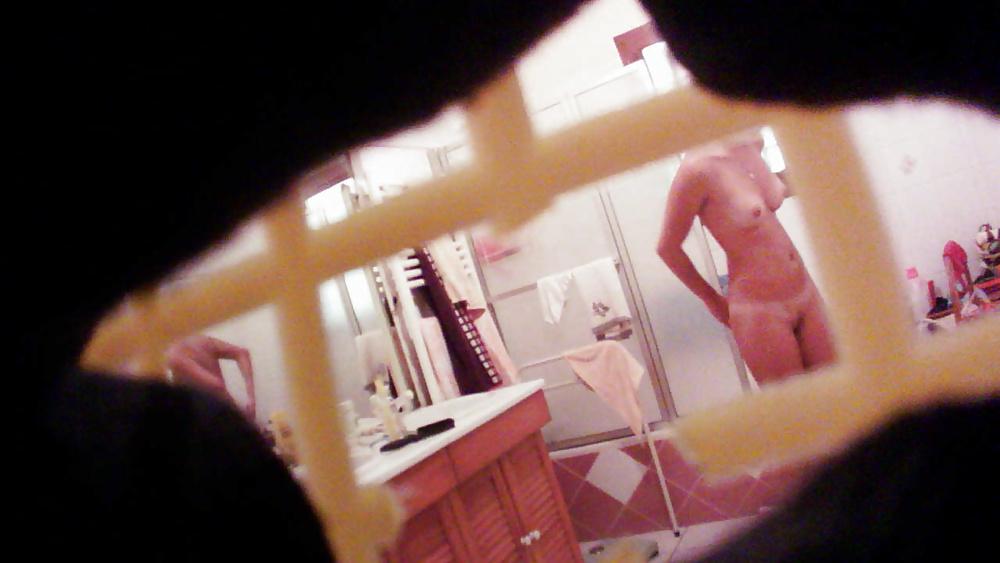 25P Hidden cam - Teen in bathroom