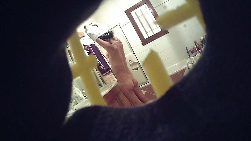18P Hidden cam - Mature 2 in bathroom