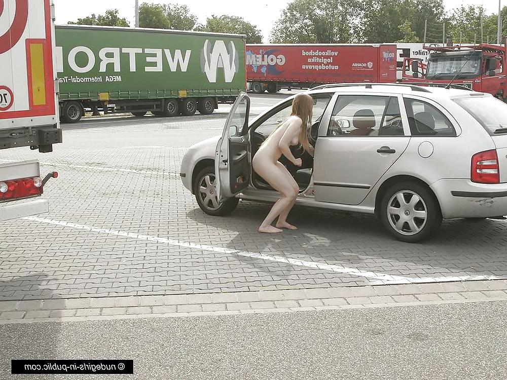 25P Gerda Public Nude