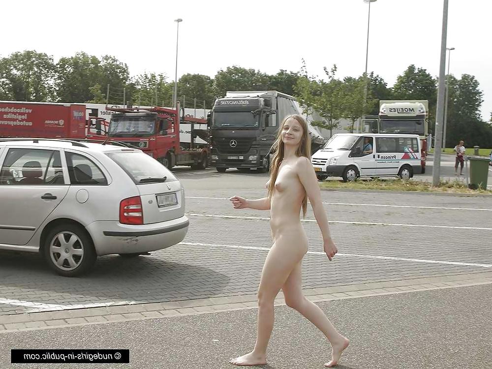 25P Gerda Public Nude