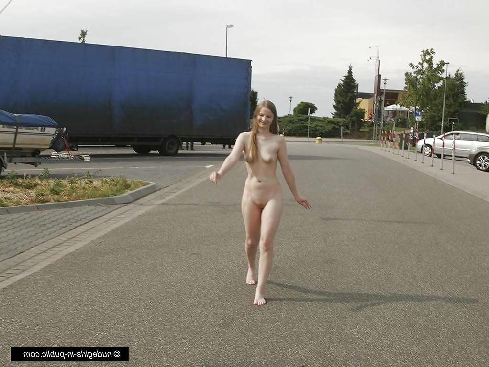 25P Gerda Public Nude