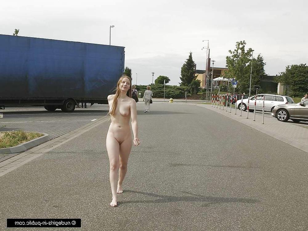 25P Gerda Public Nude
