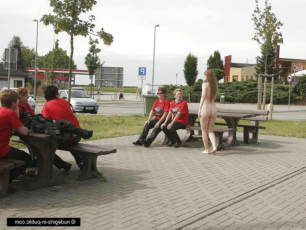25P Gerda Public Nude