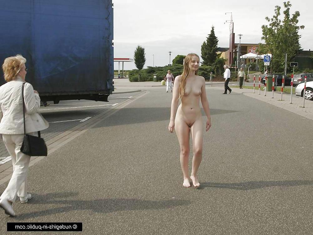 25P Gerda Public Nude