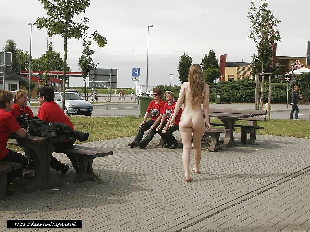 25P Gerda Public Nude