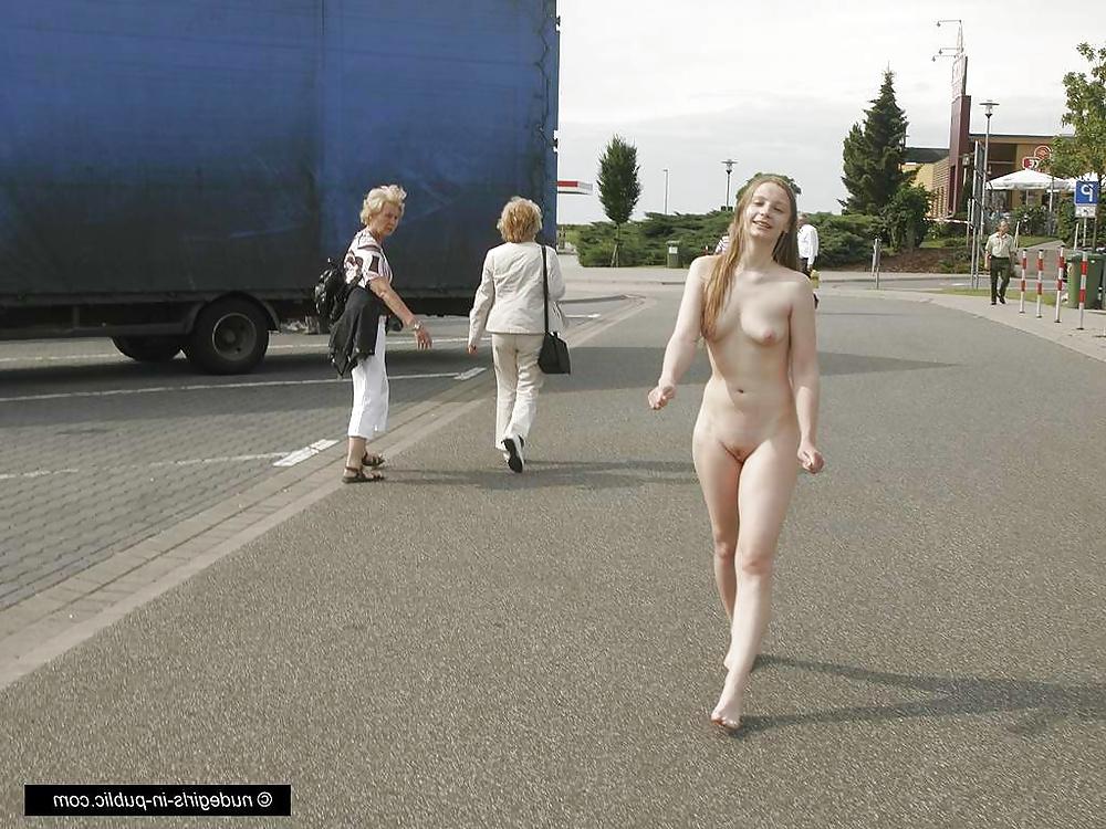 25P Gerda Public Nude