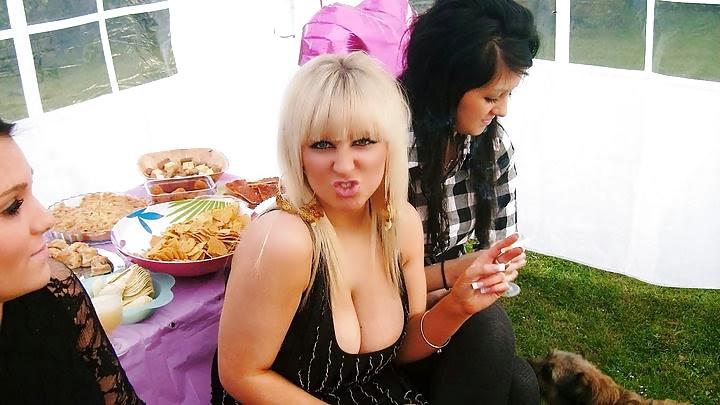 25P Short and Stacked: British Bimbo Bitch Paris