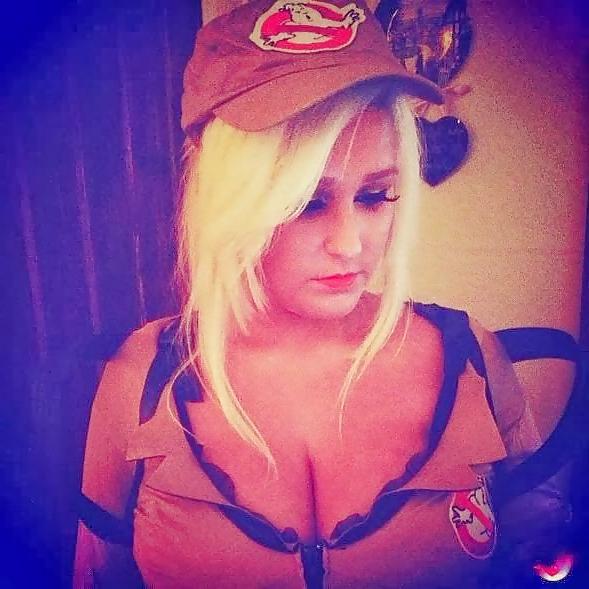 25P Short and Stacked: British Bimbo Bitch Paris