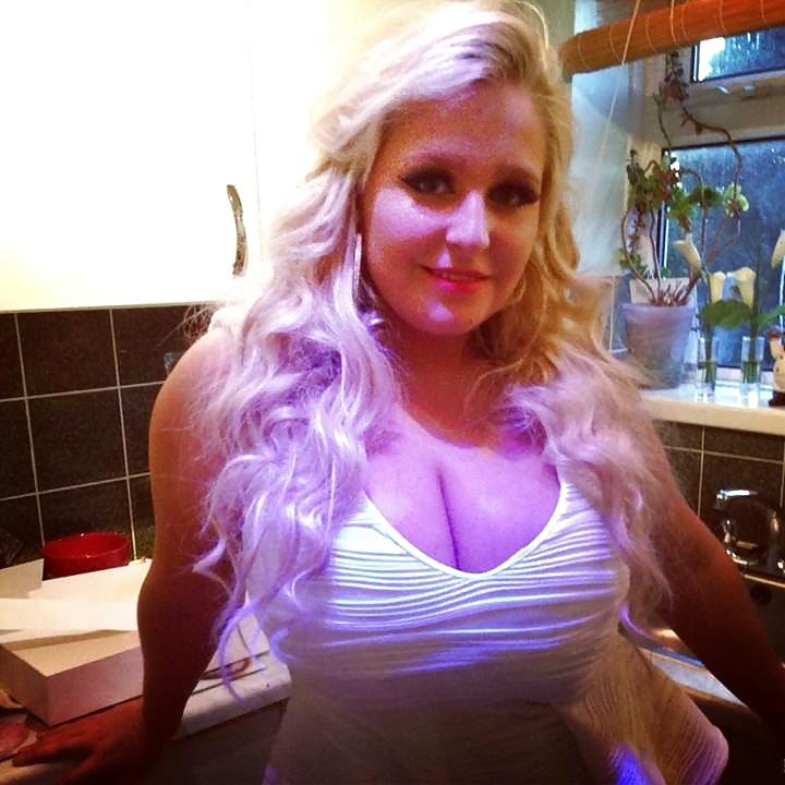 25P Short and Stacked: British Bimbo Bitch Paris