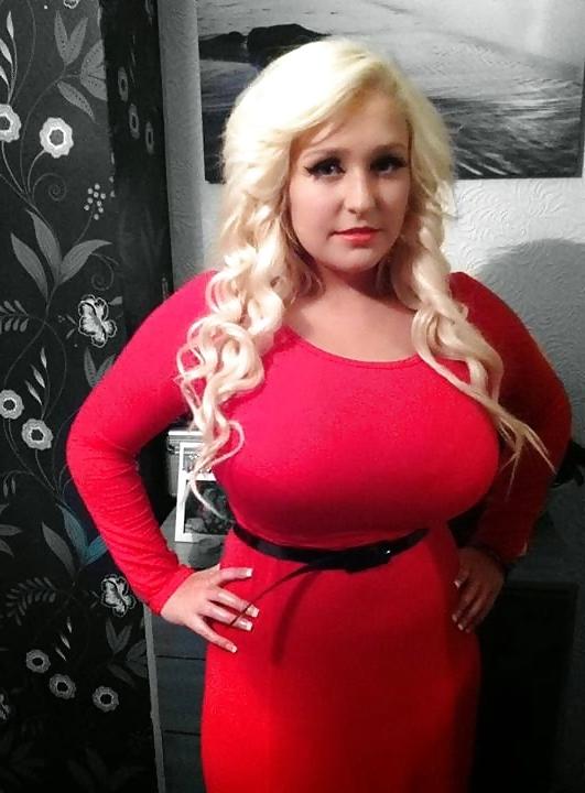 25P Short and Stacked: British Bimbo Bitch Paris