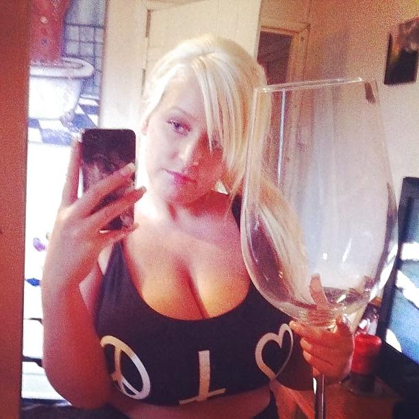 25P Short and Stacked: British Bimbo Bitch Paris