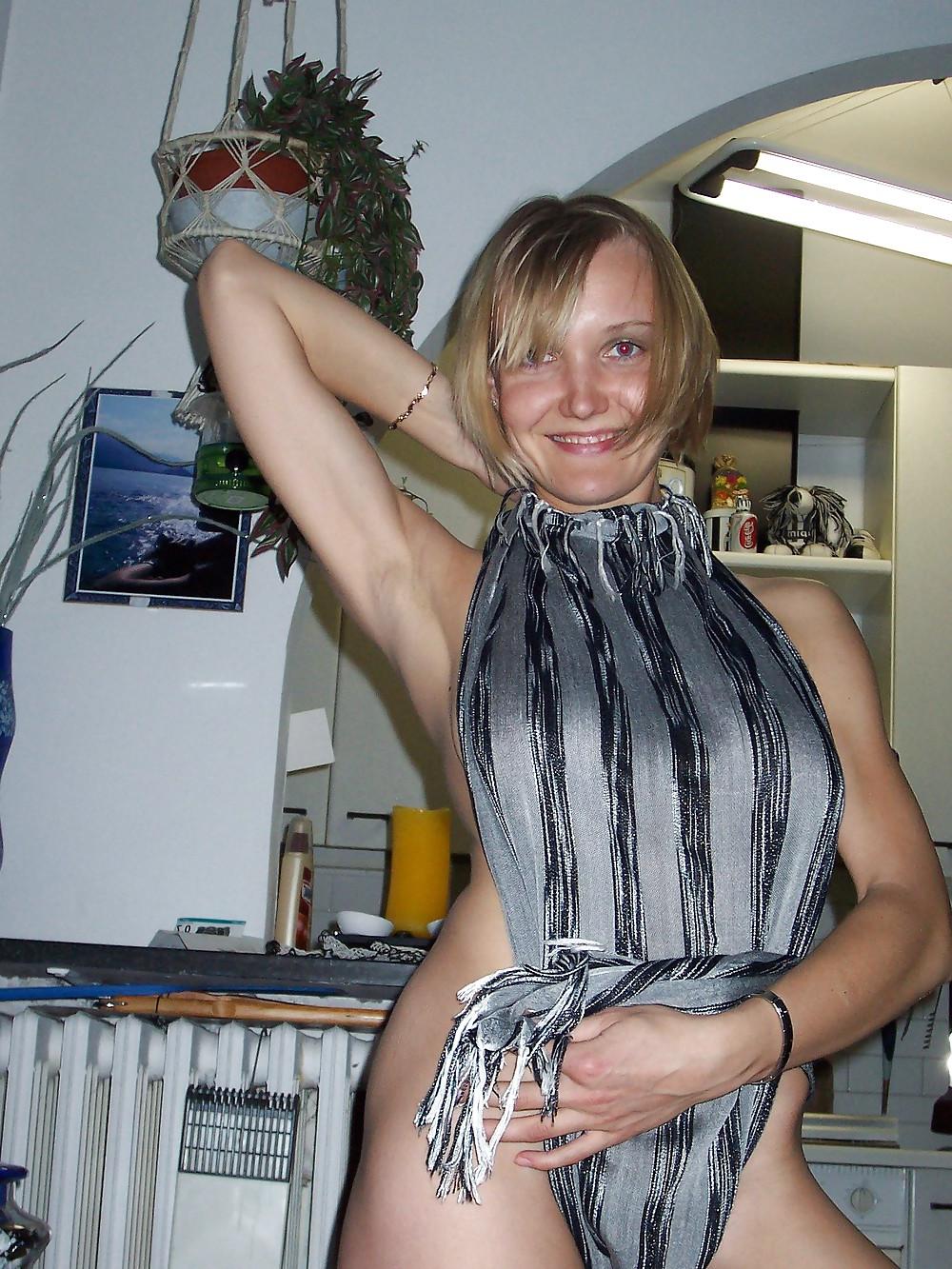 25P Hot Wife Showing Off On Display
