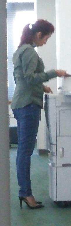 4P Hottie at work in jeans and heels 