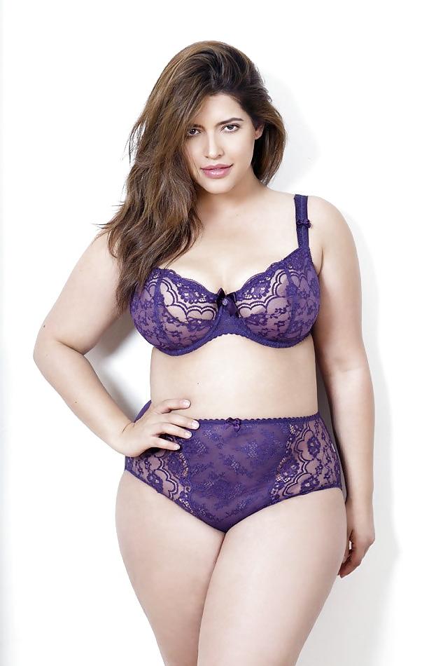 25P Sexy Curvy Milfs & Girlfriends 6