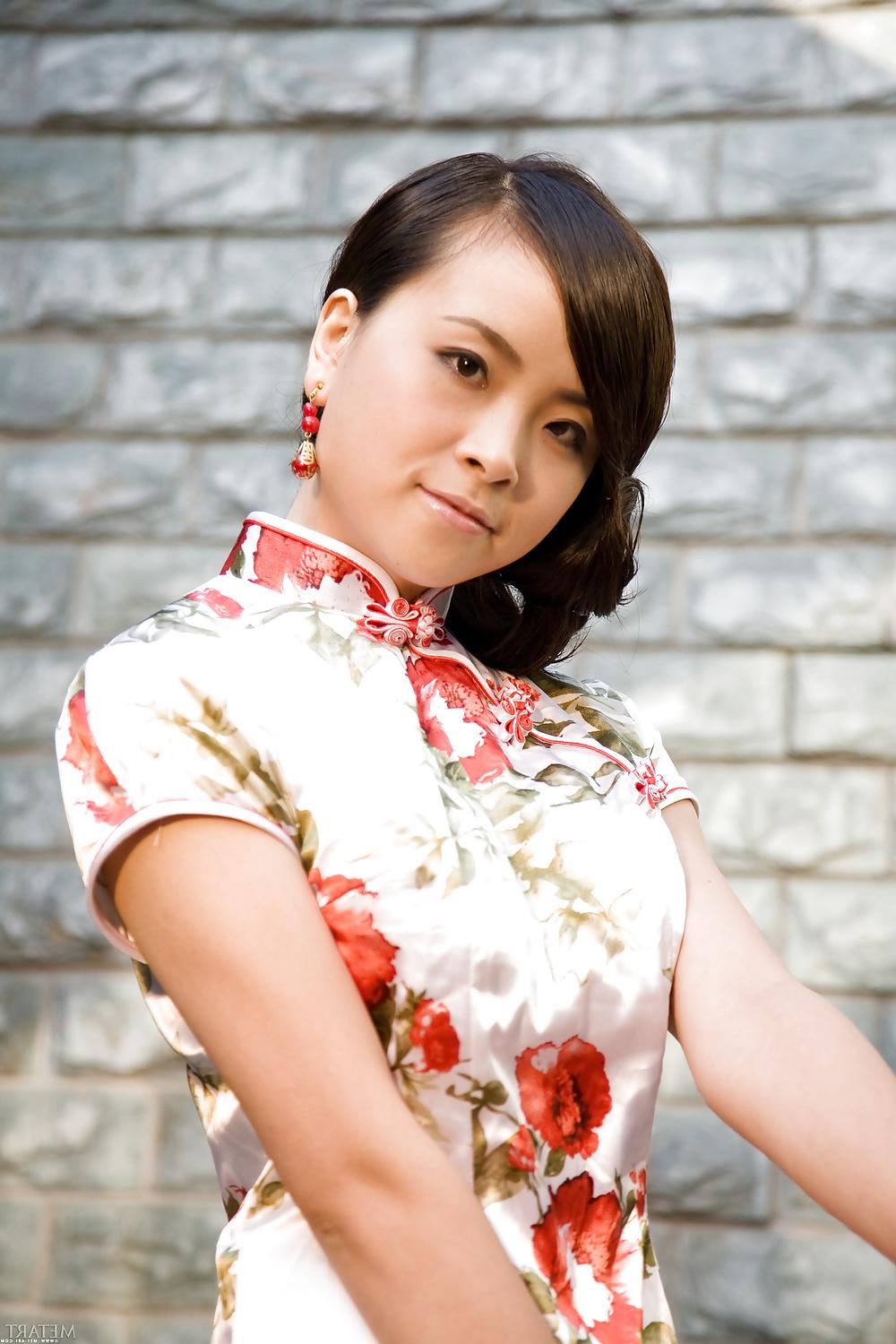 11P Chinese girl traditional dress and undress