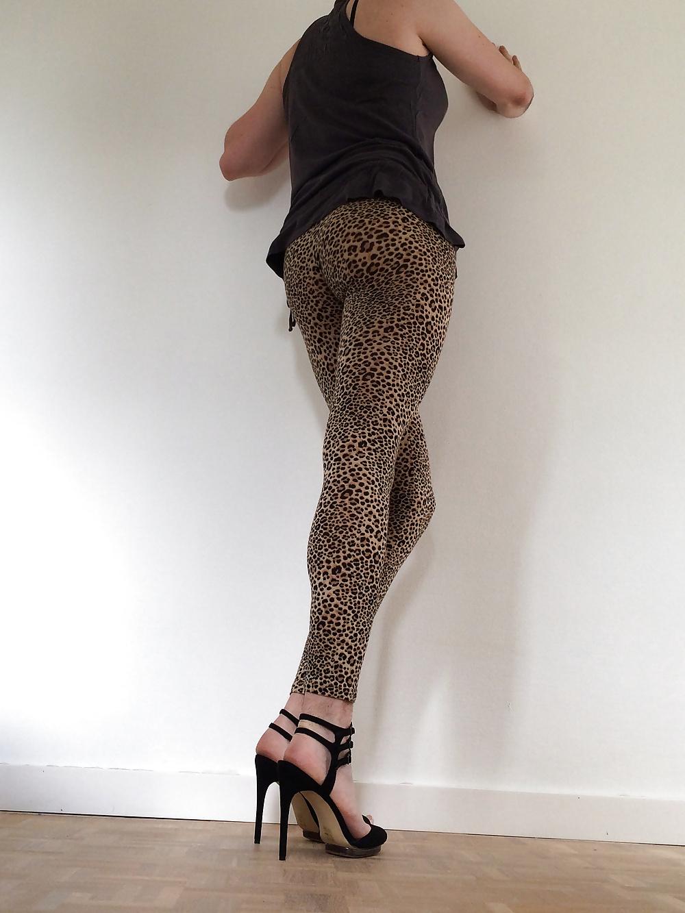 12P Leopard leggings & black thong