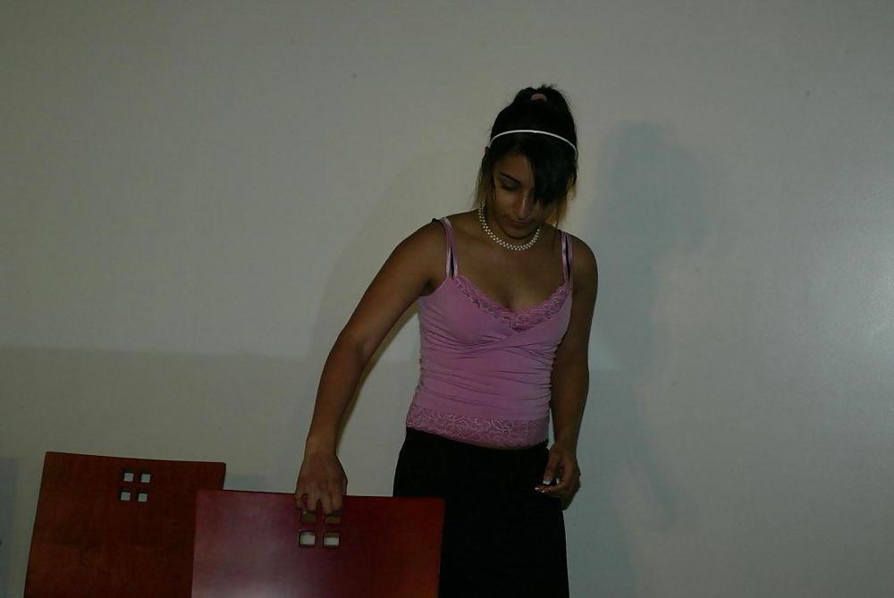 25P NICE ARABIAN TEEN