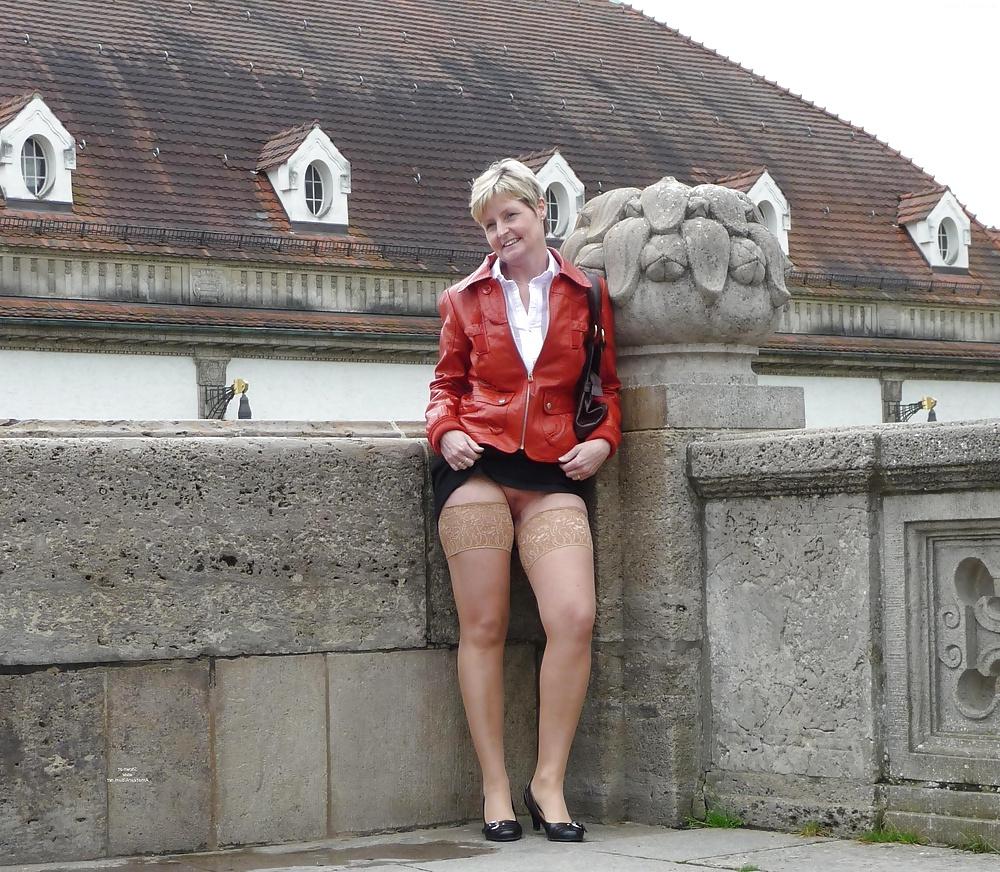 20P German Milf Likes to Play Outside