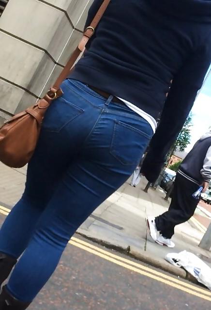 4P Chubby ass in tight jeans 