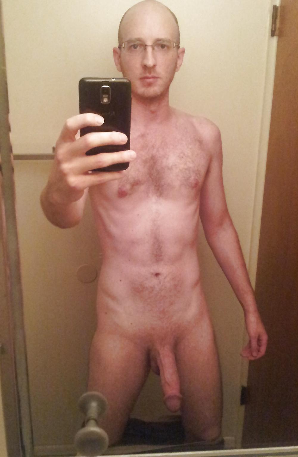 11P Naked bathroom selfies