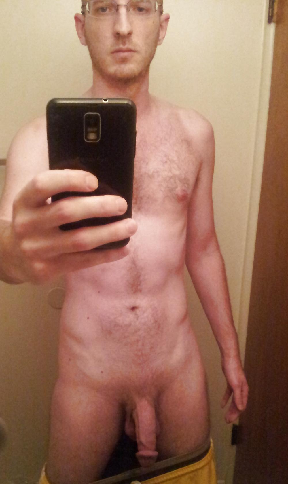 11P Naked bathroom selfies