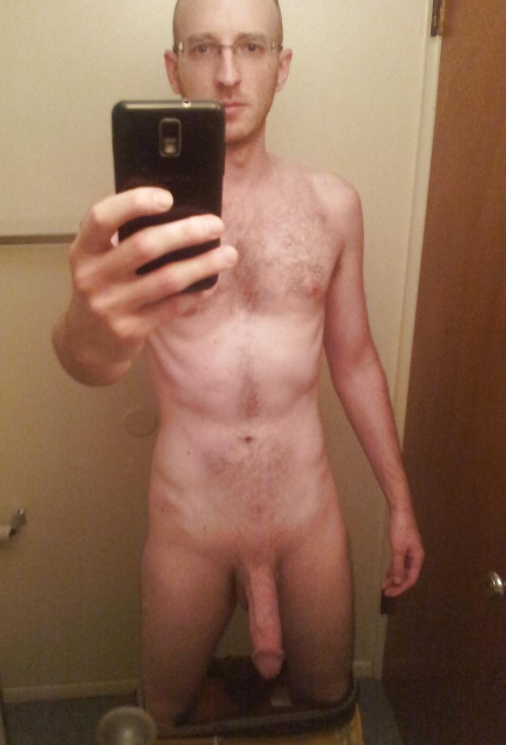 11P Naked bathroom selfies