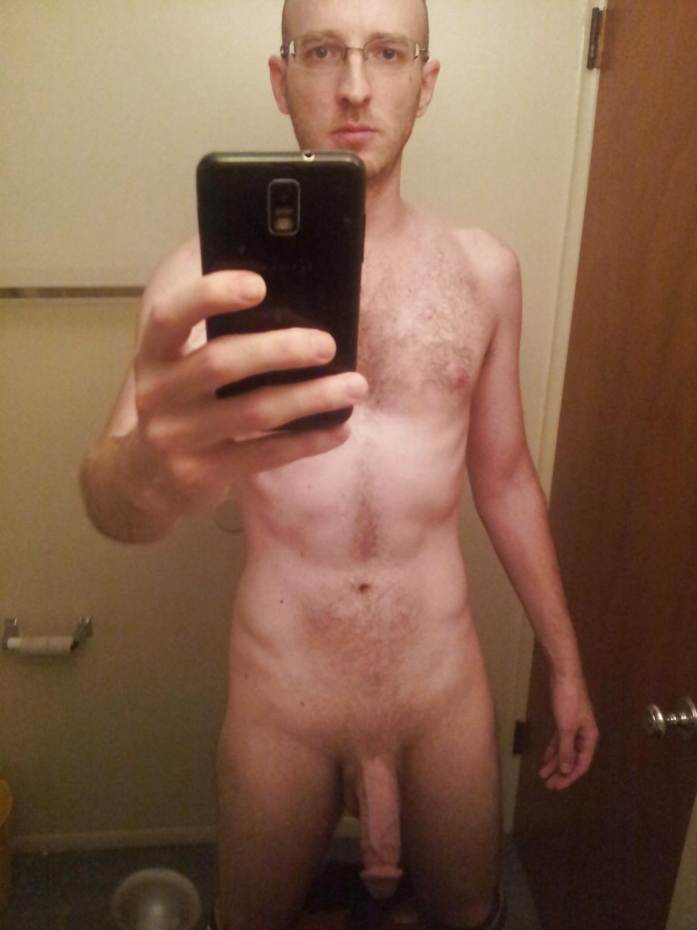 11P Naked bathroom selfies