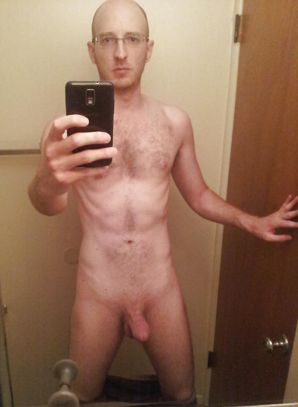 11P Naked bathroom selfies