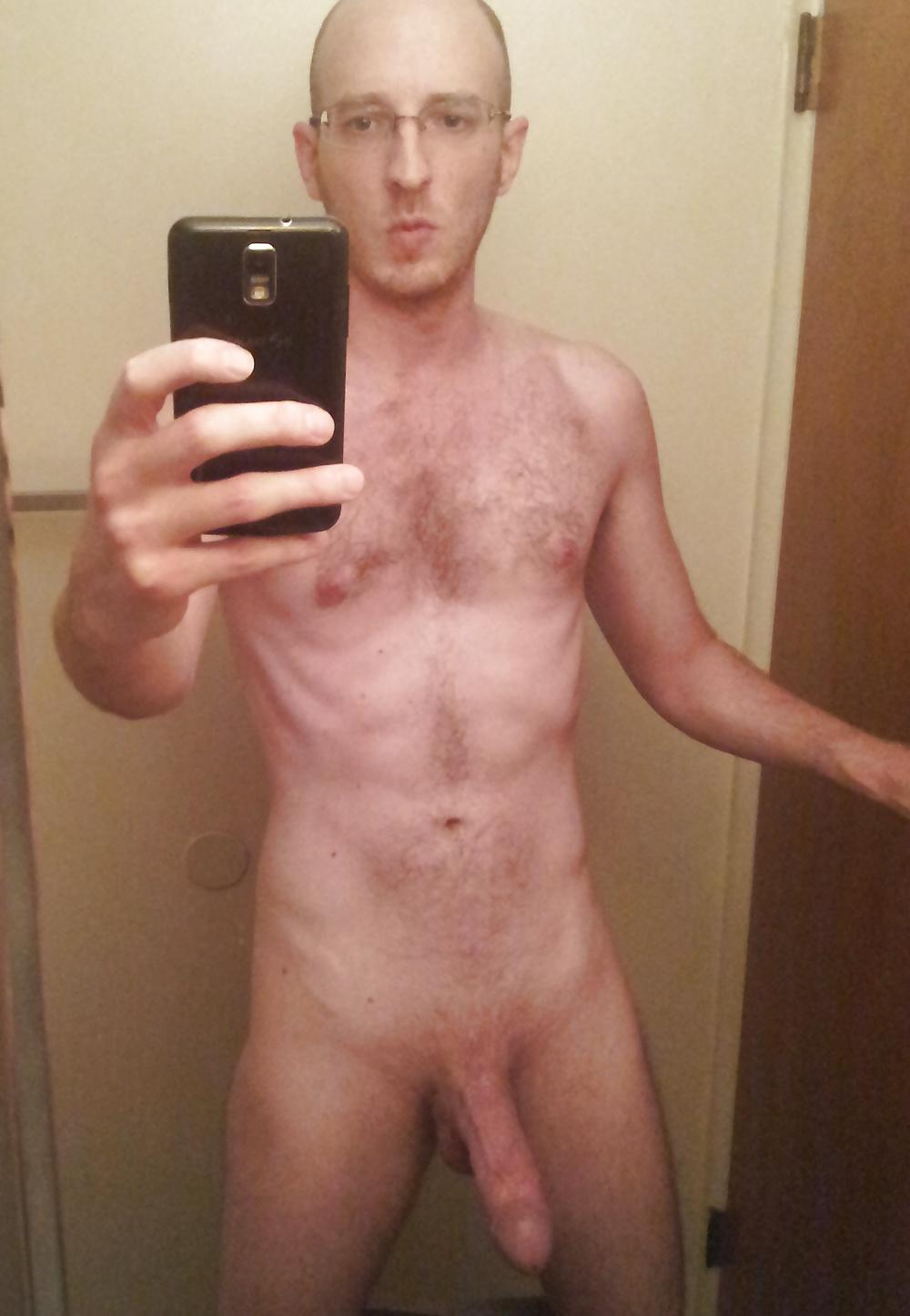 11P Naked bathroom selfies