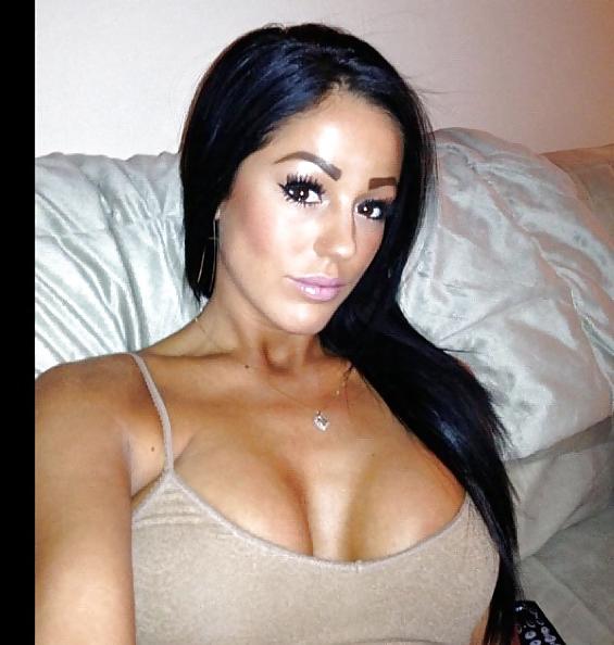 19P Brunette Bimbo